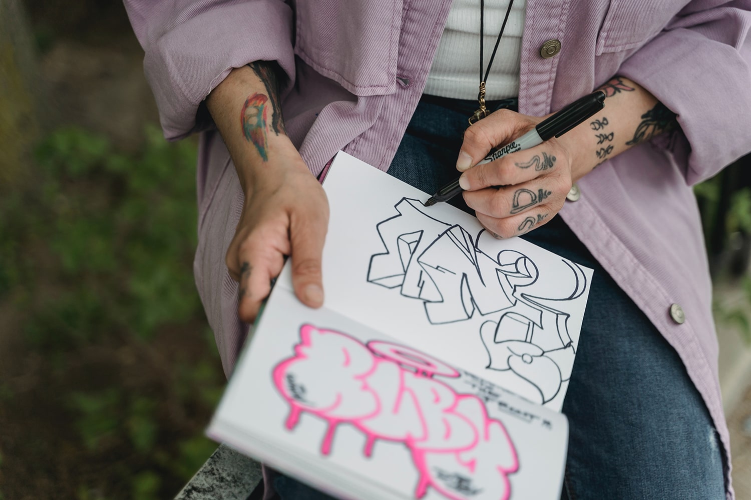 How to Become a Graphic Designer in 10 Simple Steps